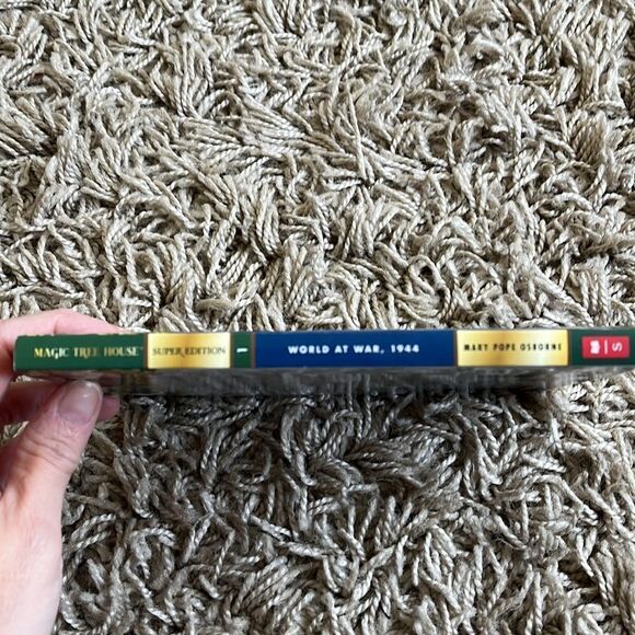 NWOT MAGIC TREE HOUSE SUPER EDITION BOOK #1 WORLD AT WAR, 1944 - Picture 3 of 5